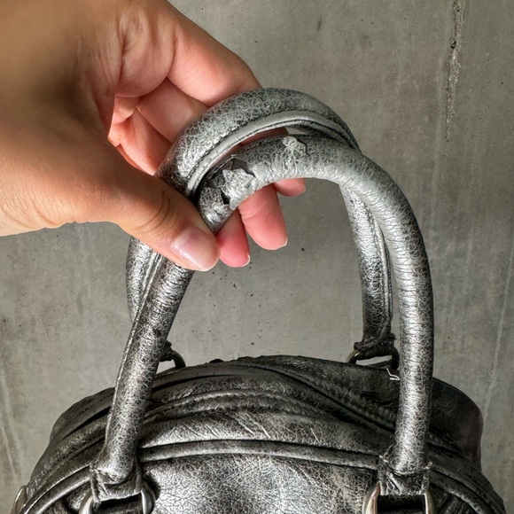 Y2K silver chrome Puma bowling bag - Picture 4 of 8